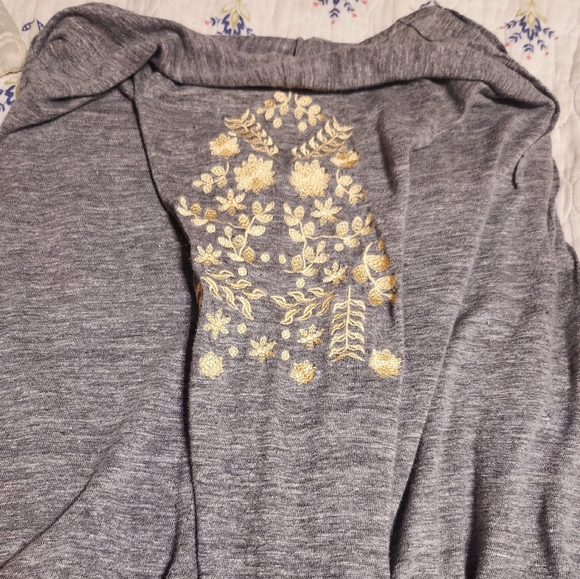 Sundance Grey Linen Large Top with Embroidery - Picture 4 of 8